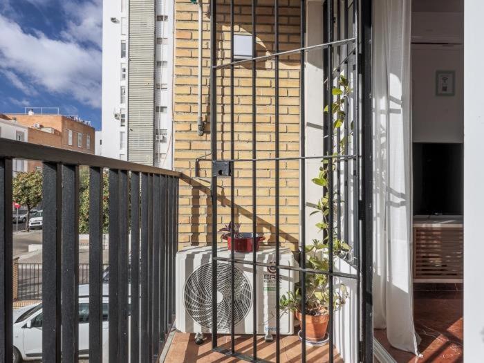 Elegante Apt Luminoso Y Tranquilo De 2 Hab Sevilla Wifi-Ful Parking Inc Zewnętrze zdjęcie
